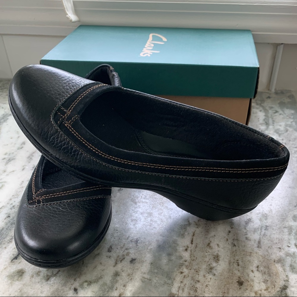 NWT Clarks bendable black leather shoes